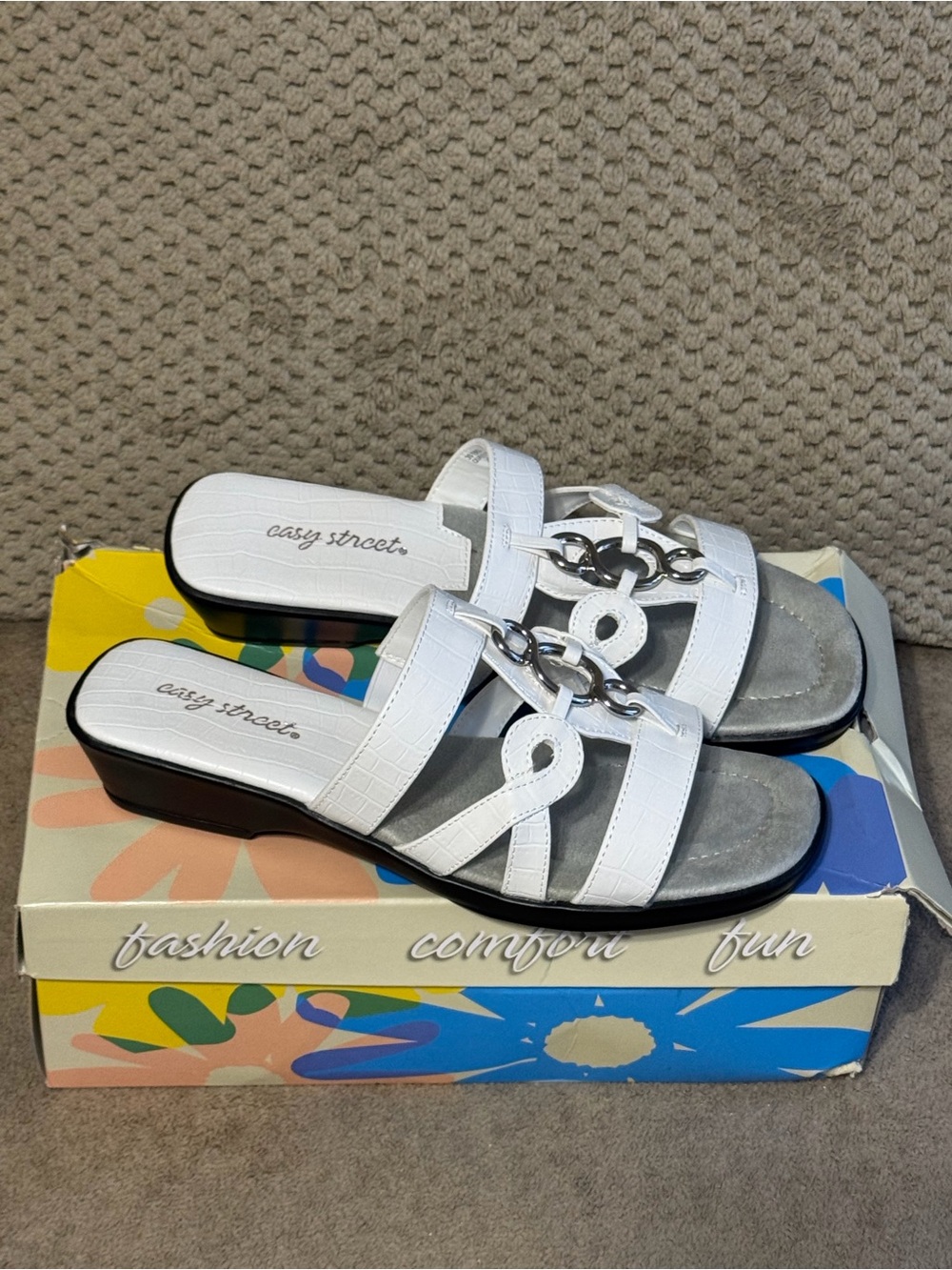 easy street White Slip-On Chain Accent Mules